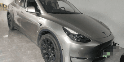 银色特斯拉Model Y长续航全轮驱动版