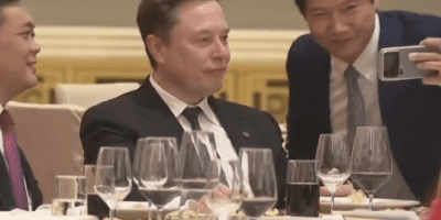 马斯克与雷军合影