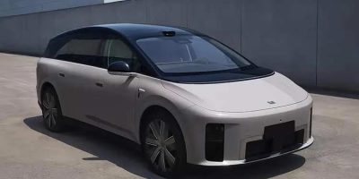理想i9纯电旗舰SUV路测实拍