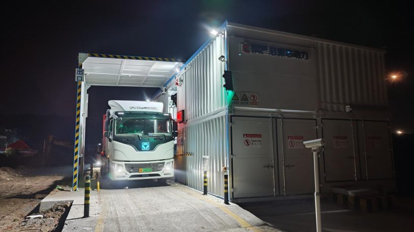 电动重卡夜间换电站