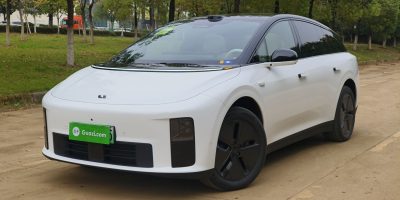 理想i6白色纯电轿车